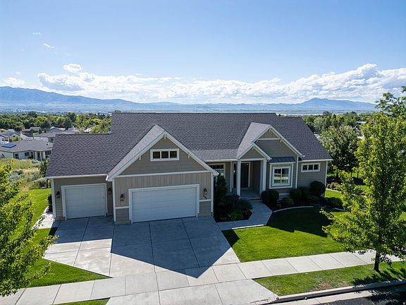 3rd image of 1693 Aspen Dr