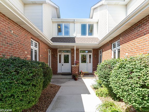 3rd image of 10728 Canterbury Dr