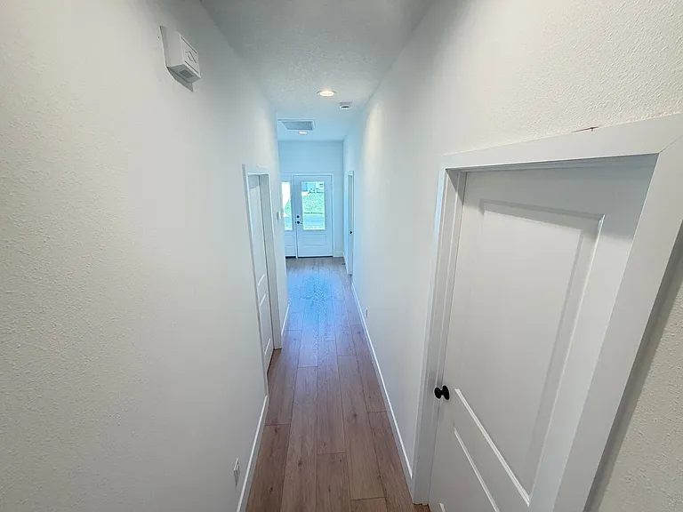 731 Schrader Ave SW — Photo 37