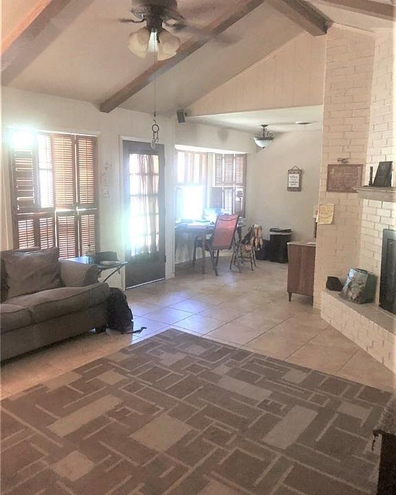 2nd image of 1803 Sabine Ct