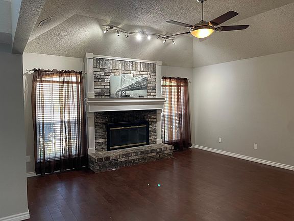 3rd image of 1900 Hawken Dr