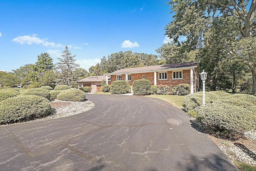 171 Denell Dr photo 1