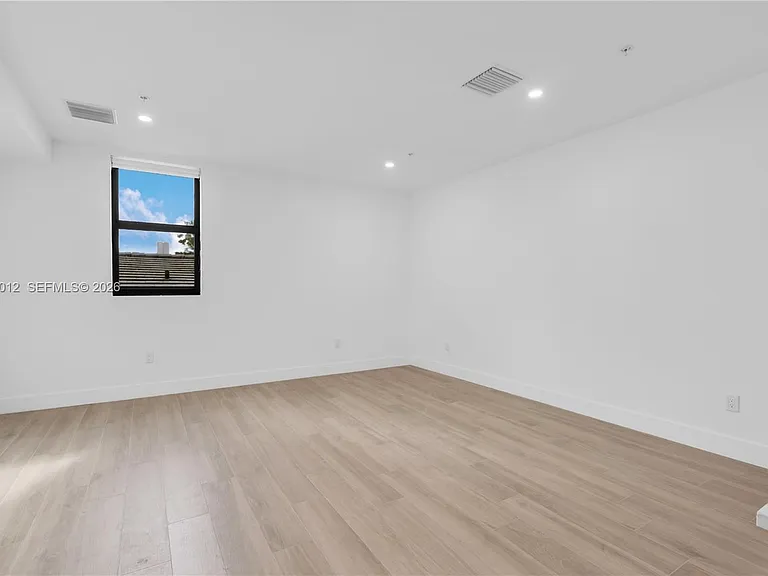 1037 NW 2nd St #2B2 — Photo 5