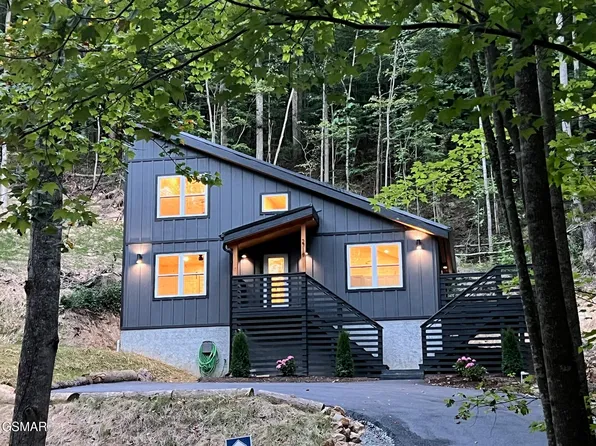 2716 Mountain Blvd, Sevierville, TN 37876