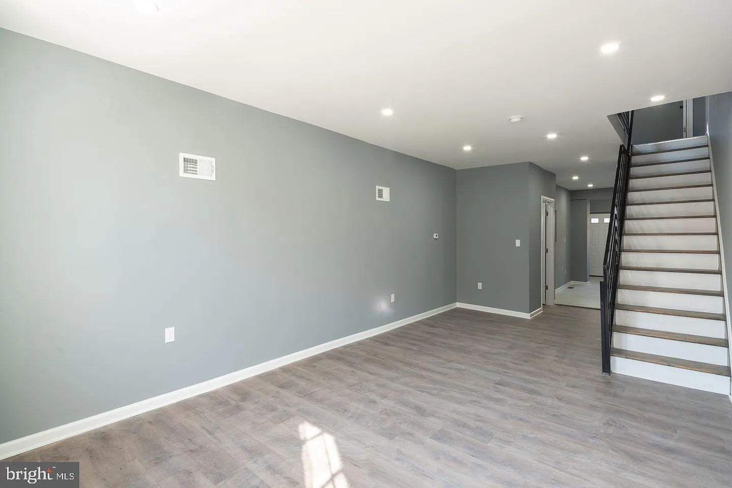 2 bed, 3.0 bath, 1200 sqft, $1,699 — Photo 2