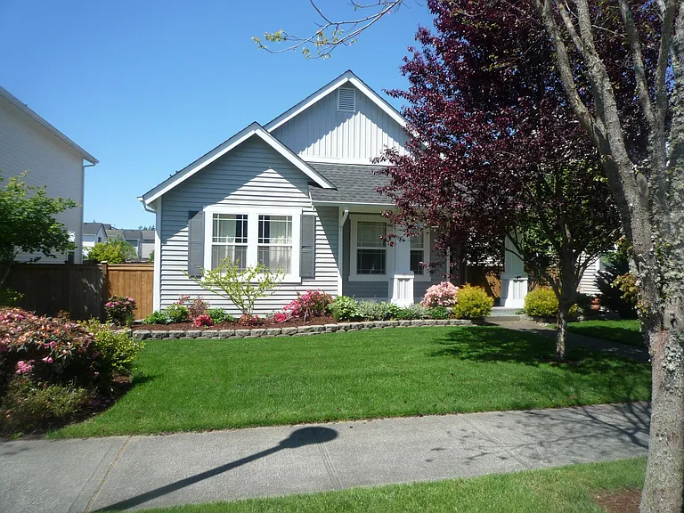2449 Tolmie Ave — Photo 2