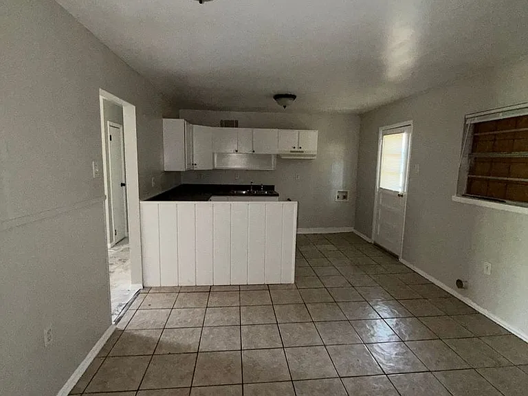 2740 McGregor Ave — Photo 6