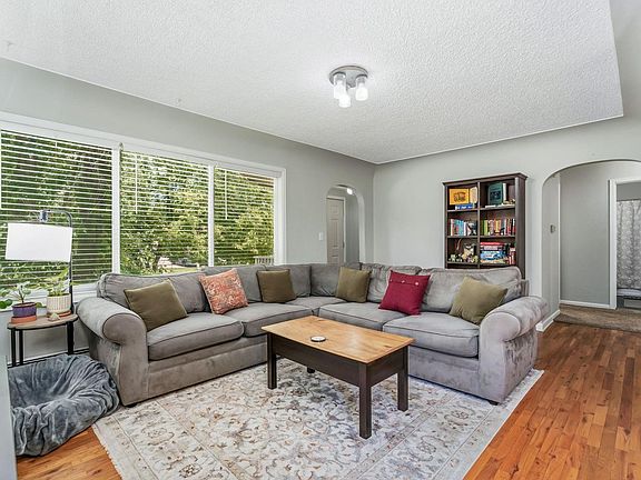 3rd image of 1150-1152 E 5th St
