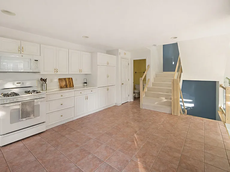 73 Half Crown Cir — Photo 4