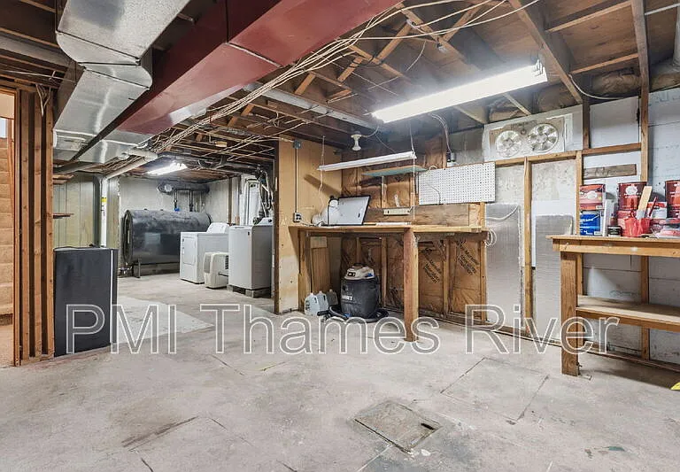 98 Oslo St — Photo 41