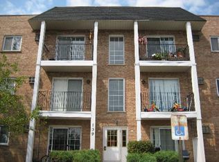 139 W Elk Trl APT 239, Carol Stream, IL 60188