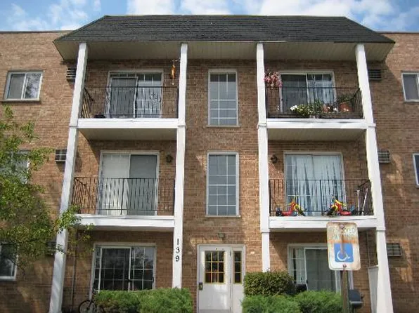 139 W Elk Trl APT 239, Carol Stream, IL 60188