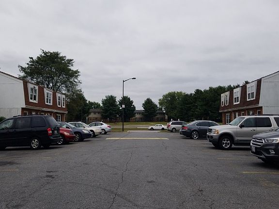 5th image of 8425 Pioneer Dr