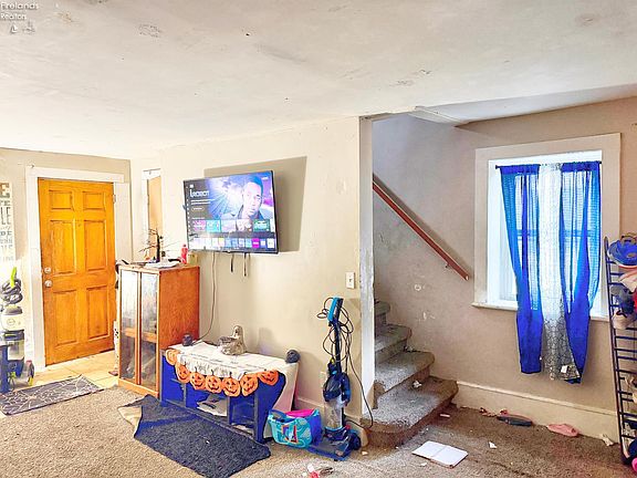 3rd image of 222 Shelby St