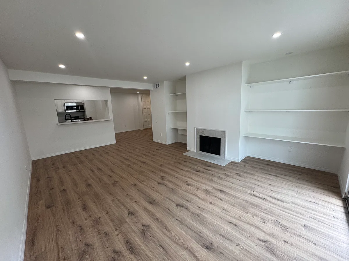 Building Photo - 5334 Lindley Ave #108