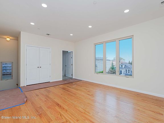 4th image of 13 Waterford Ct