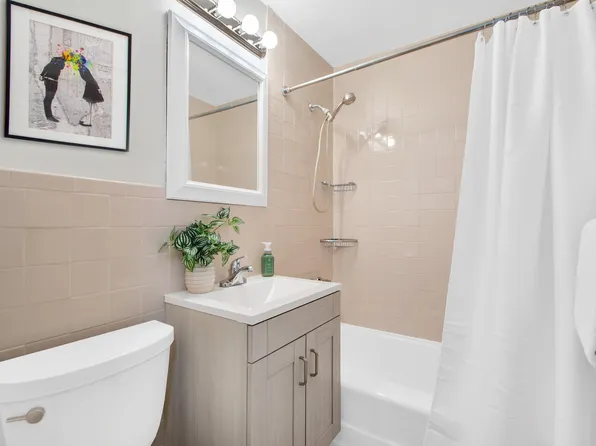 245 East 25th Street image 5 of 5