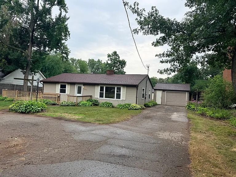 Oakwood Dr — Photo 16