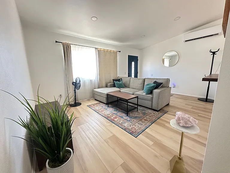 5746 Halsey Ave — Photo 2