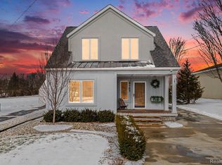 4163 E Maple Ave, Grand Blanc, MI 48439