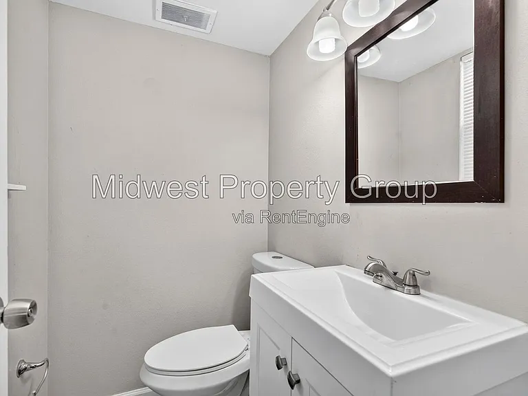 690 Central Pkwy — Photo 17