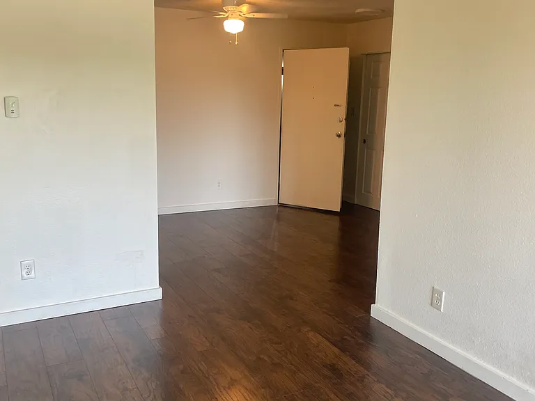 1250 Golden Cir #403 — Photo 4