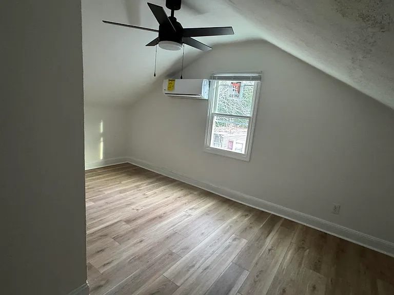 1305 Oakgrove Ave — Photo 7