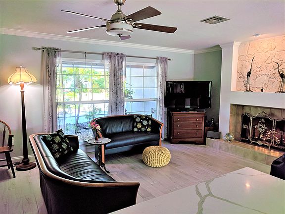 Living Room W/Fireplace