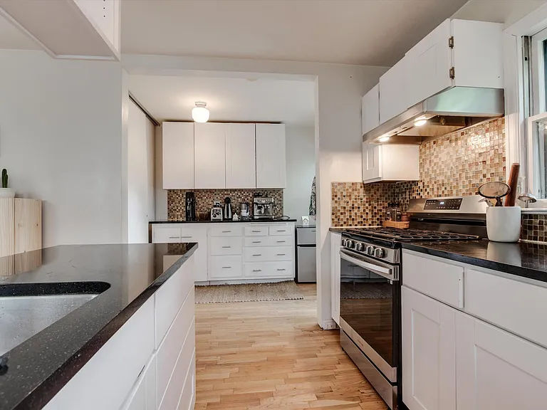 810 Hawthorn Ave — Photo 9