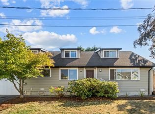 222 Morison Ave, Parksville, BC V9P 1K7