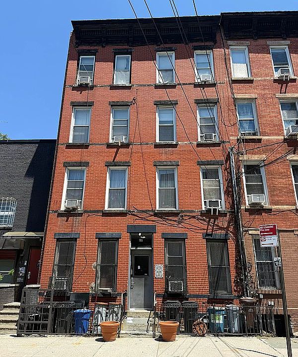 1st image of 89 Luquer St