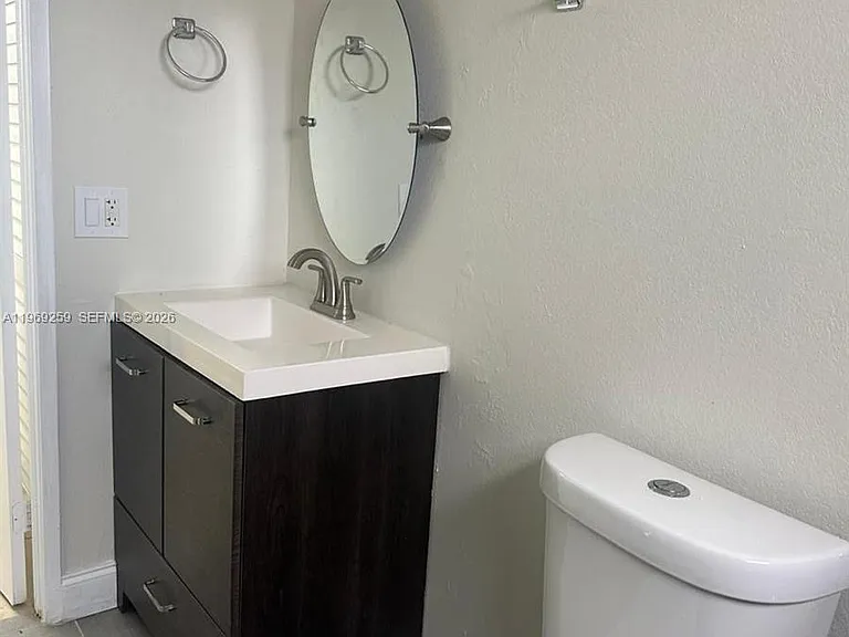 1463 Lake Crystal Dr — Photo 5