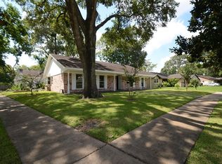 7003 Pine Grove Dr, Houston, TX 77092