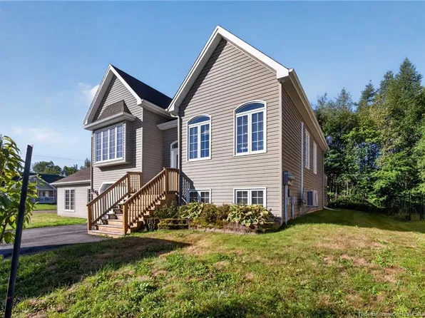 72 Bonaventure, Dieppe, NB E1A 4S2