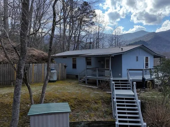 240 N Ruby Lake Dr, Hiawassee, GA 30546