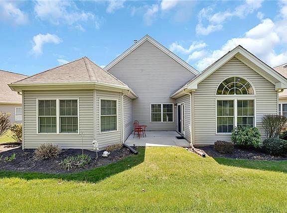 3rd image of 50 Glenmoor Cir N