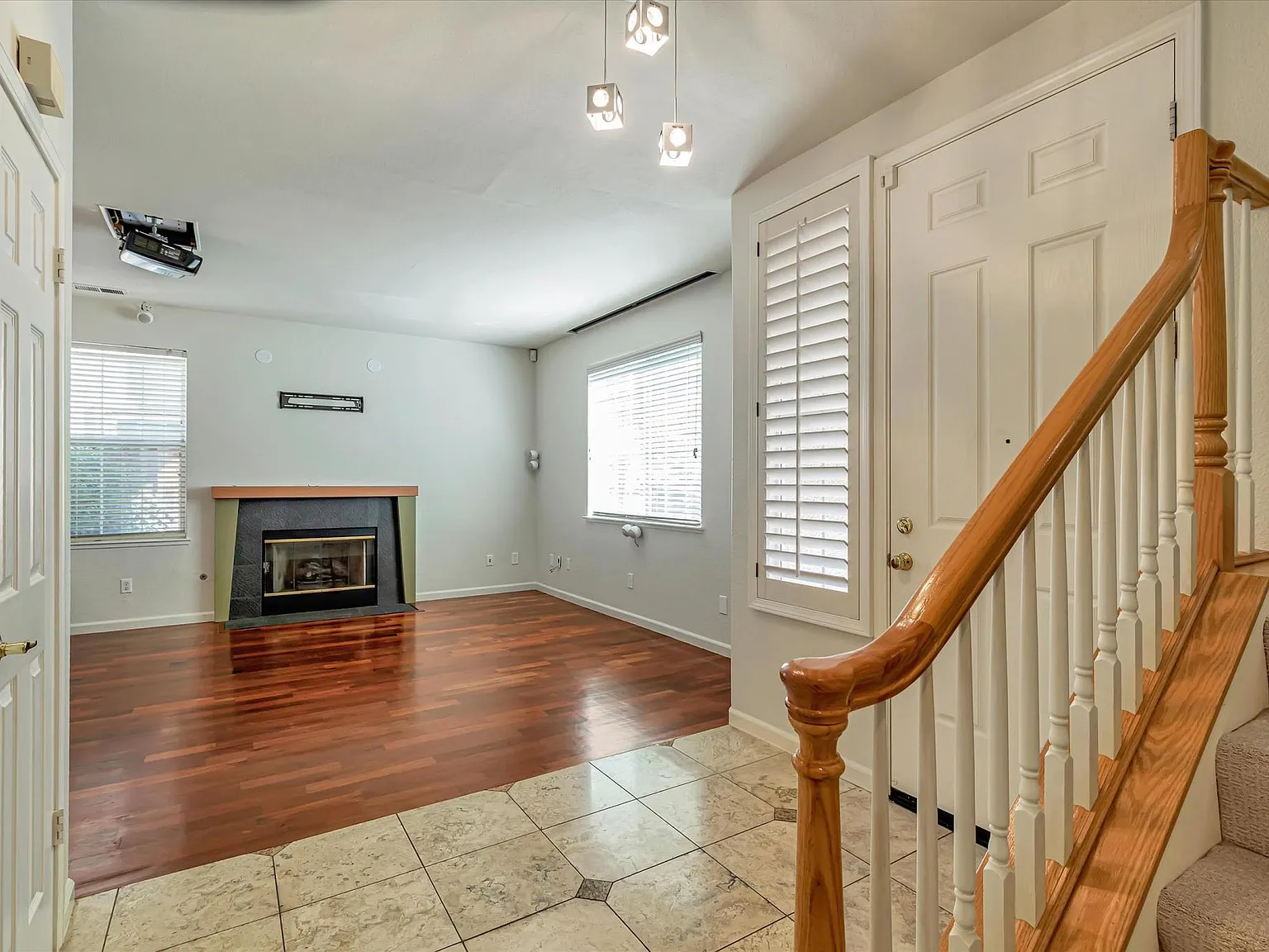 3 bed, 2.5 bath, 1739 sqft, $5,800 — Photo 3