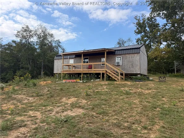 365 Astor Ln, Point Pleasant, WV 25550