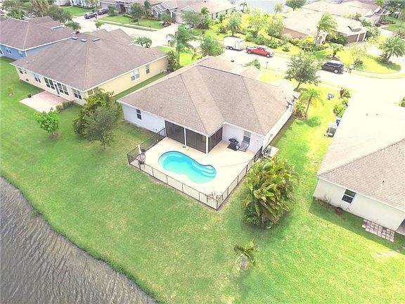 2nd image of 1246 Tan Oak Pl