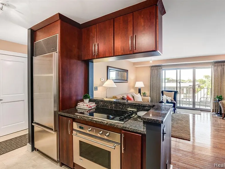 411 S Old Woodward Ave #502 — Photo 4