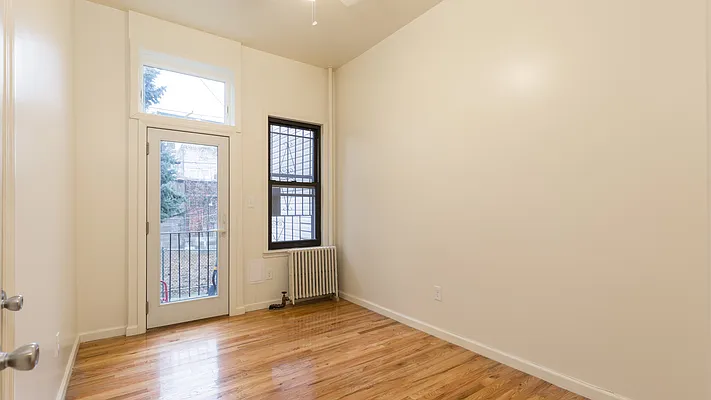 Rented by Nooklyn NYC LLC | media 18