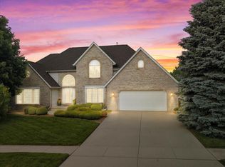 9 Red Stone Ct, Bloomington, IL 61704