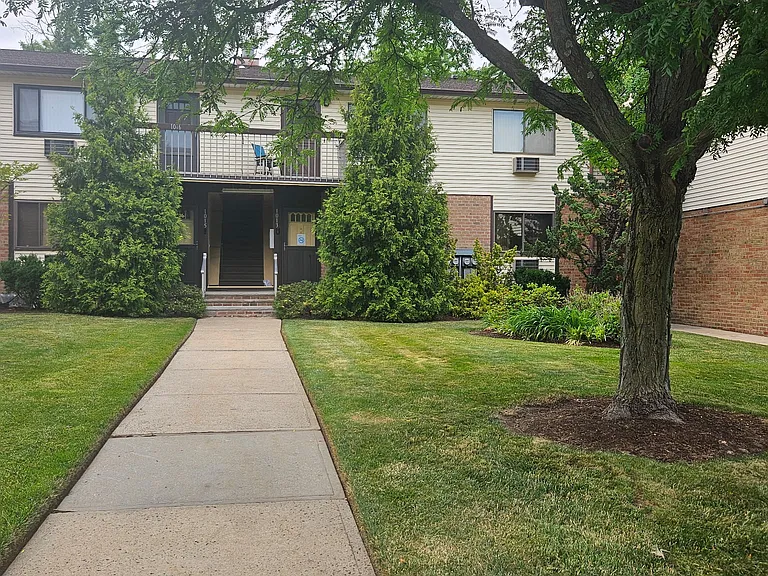 1014 Cricket Ln — Photo 1