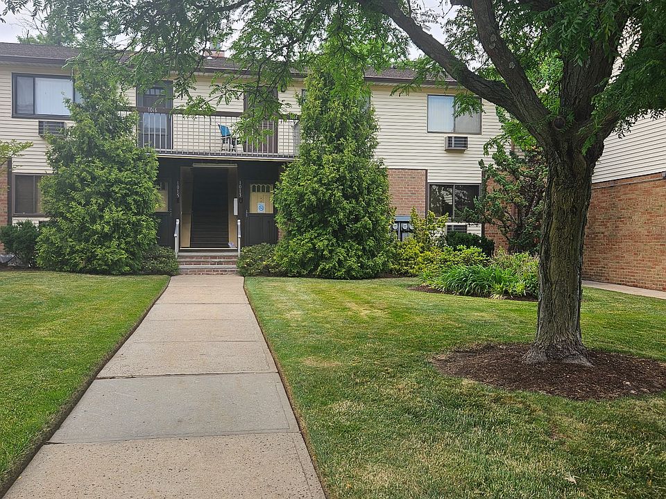 1st image of 1014 Cricket Ln