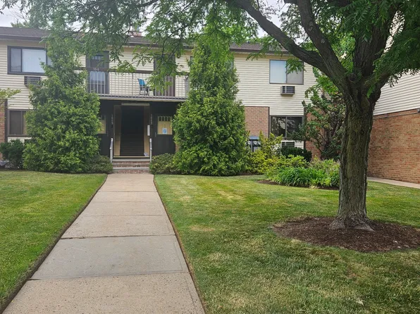 1014 Cricket Ln, Woodbridge, NJ 07095