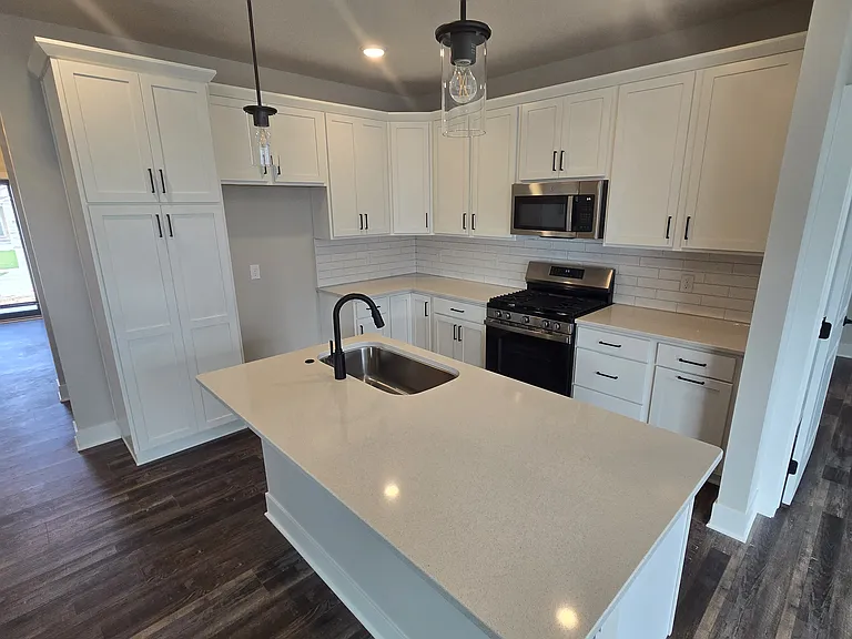 17523 Greenleaf St — Photo 18