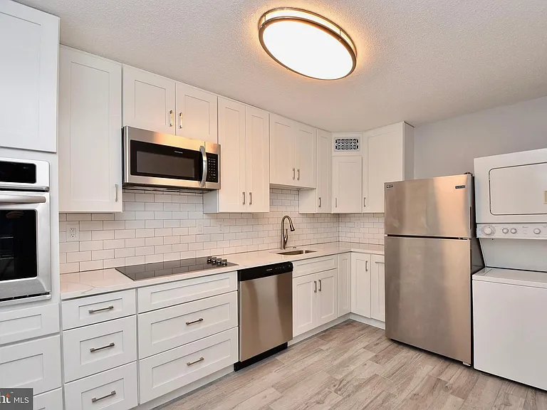307 Yoakum Pkwy #703 — Photo 6
