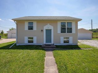 321 9th St E, Milan, IL 61264