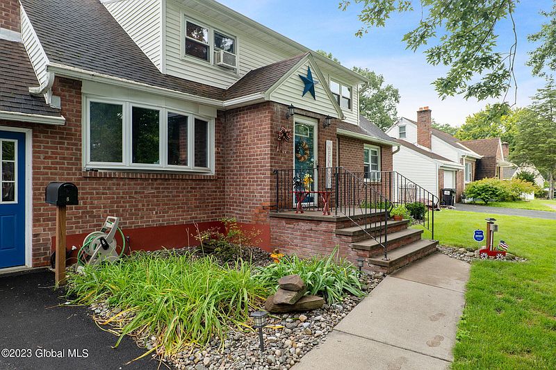 3rd image of 8 Puritan Drive