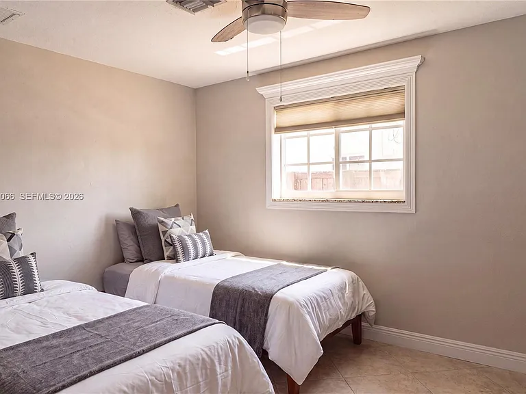 5321 Lincoln St — Photo 17